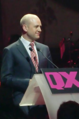 Ingen mindre än vår statsminister Fredrik Reinfeldt (mer lik Alfons pappa en självaste Alfons efter sitt viktras. Han såg riktigt trevlig ut) delade ut pris till Årets Homo/Bi" som blev Marinette från Idol. 